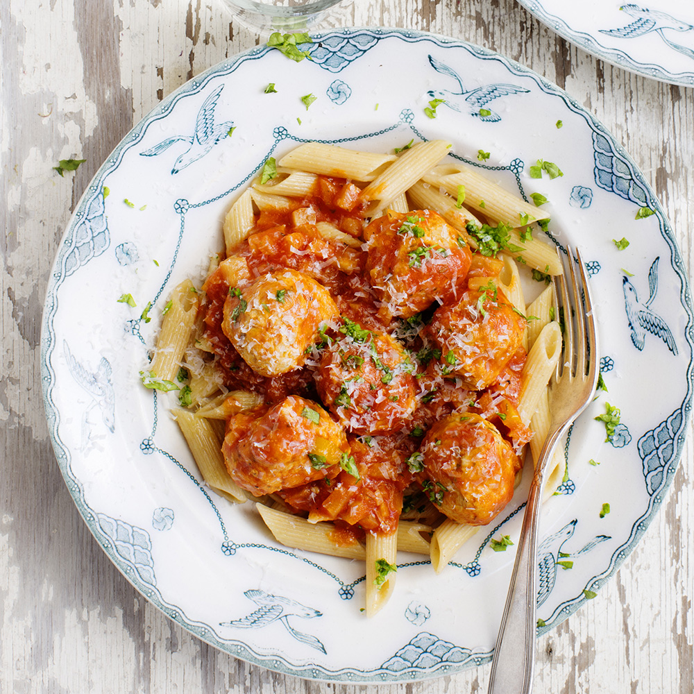 Kycklingfrikadeller i tomatsås
