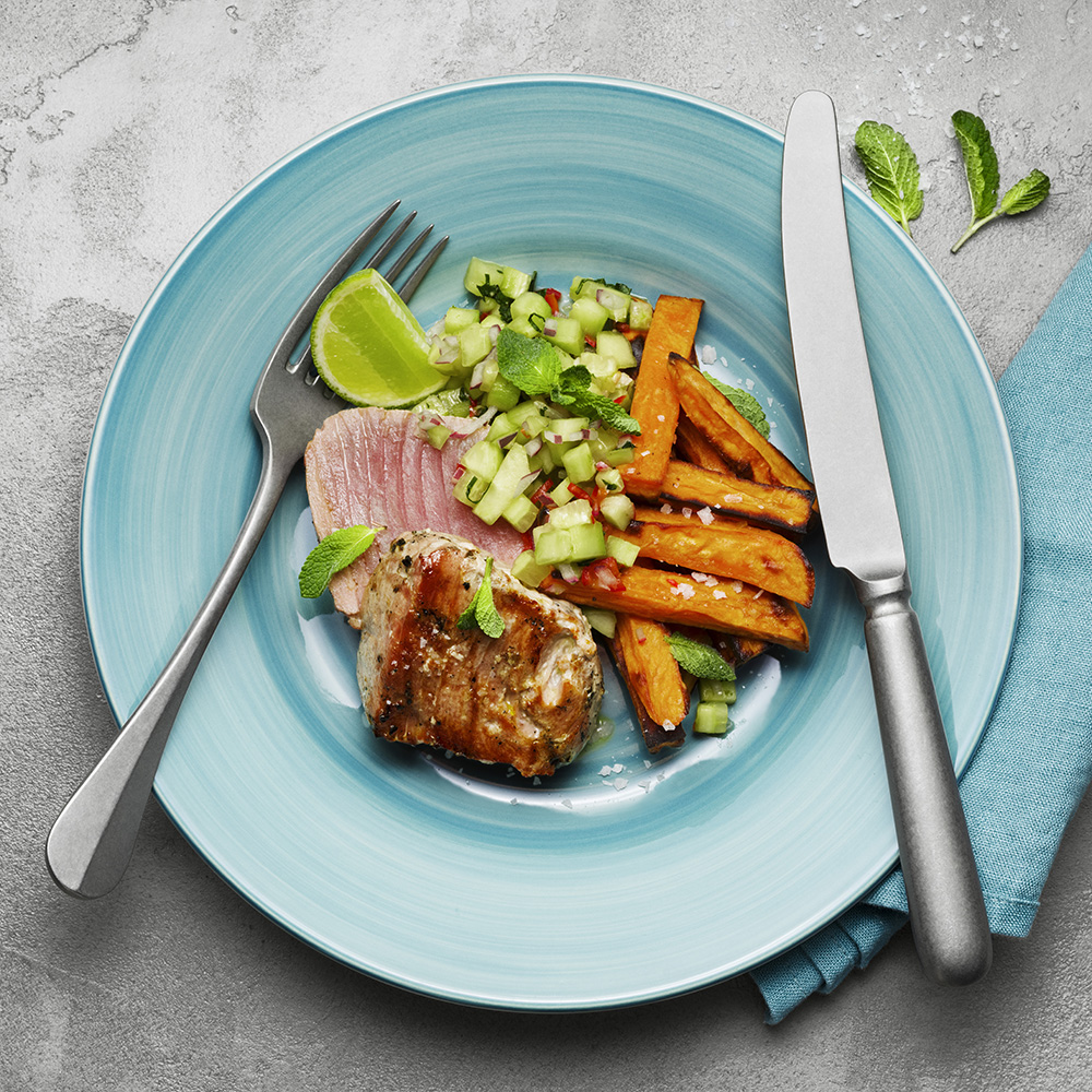 Grillad tonfisk med gurksalsa och sötpotatis