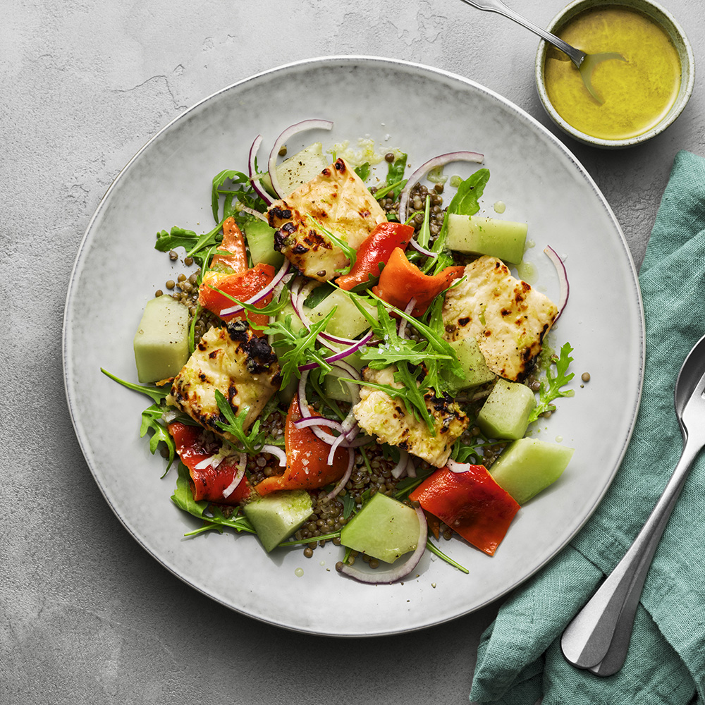 Belugalinssallad med melon och grillad halloumi