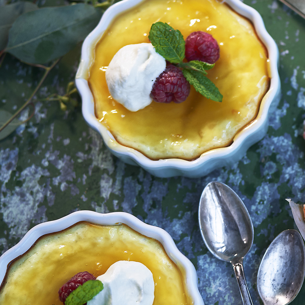 Ostkaka med lemon curd och mandel