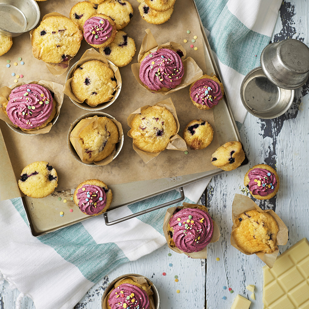 Muffins med blåbär och vit choklad