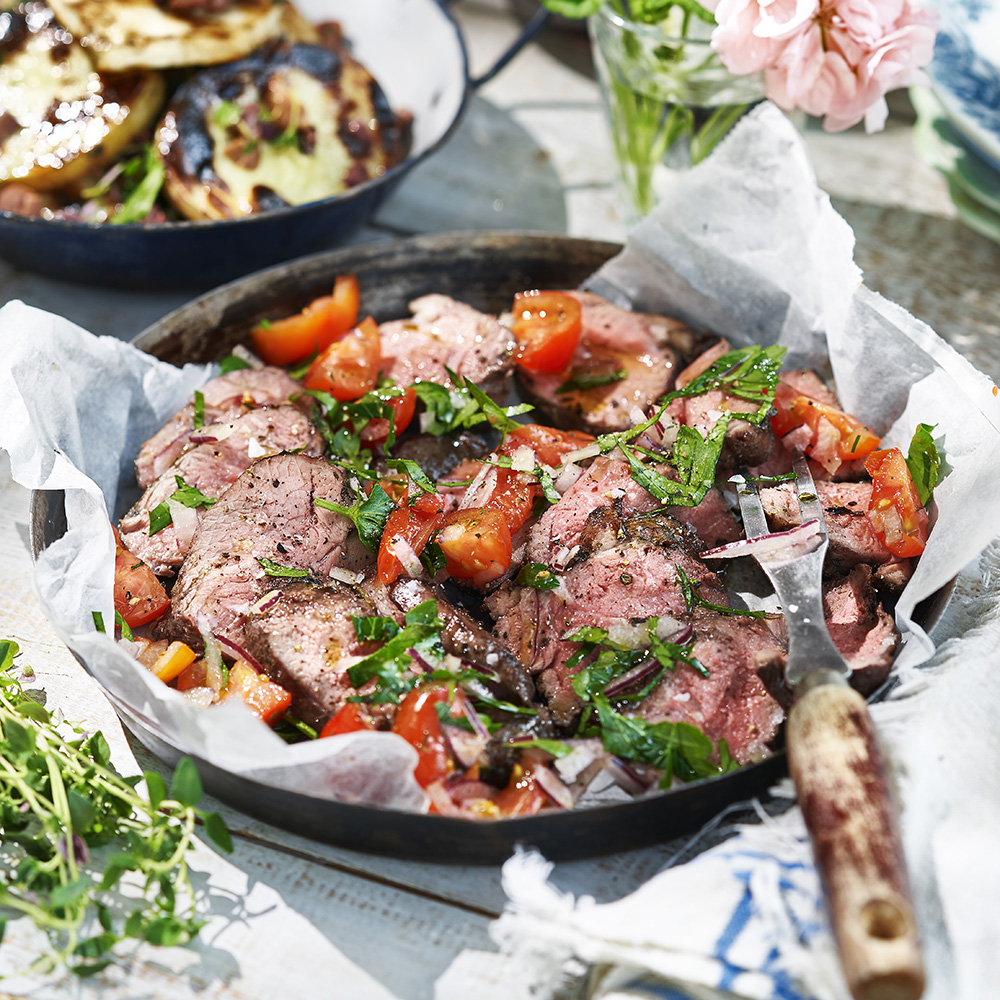 Lammrostbiff med rostad rotselleri och tomatsalsa