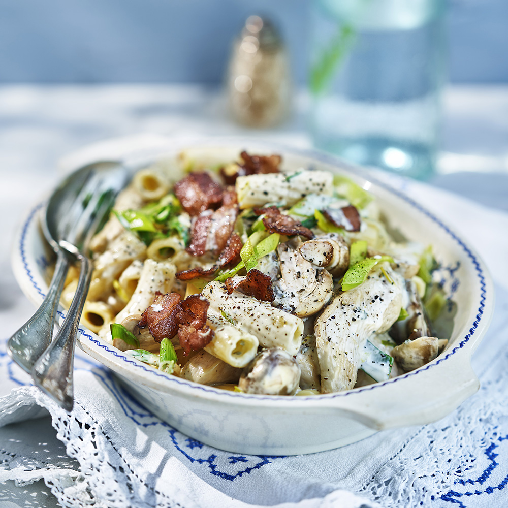 Ädelostpasta med kyckling och bacon