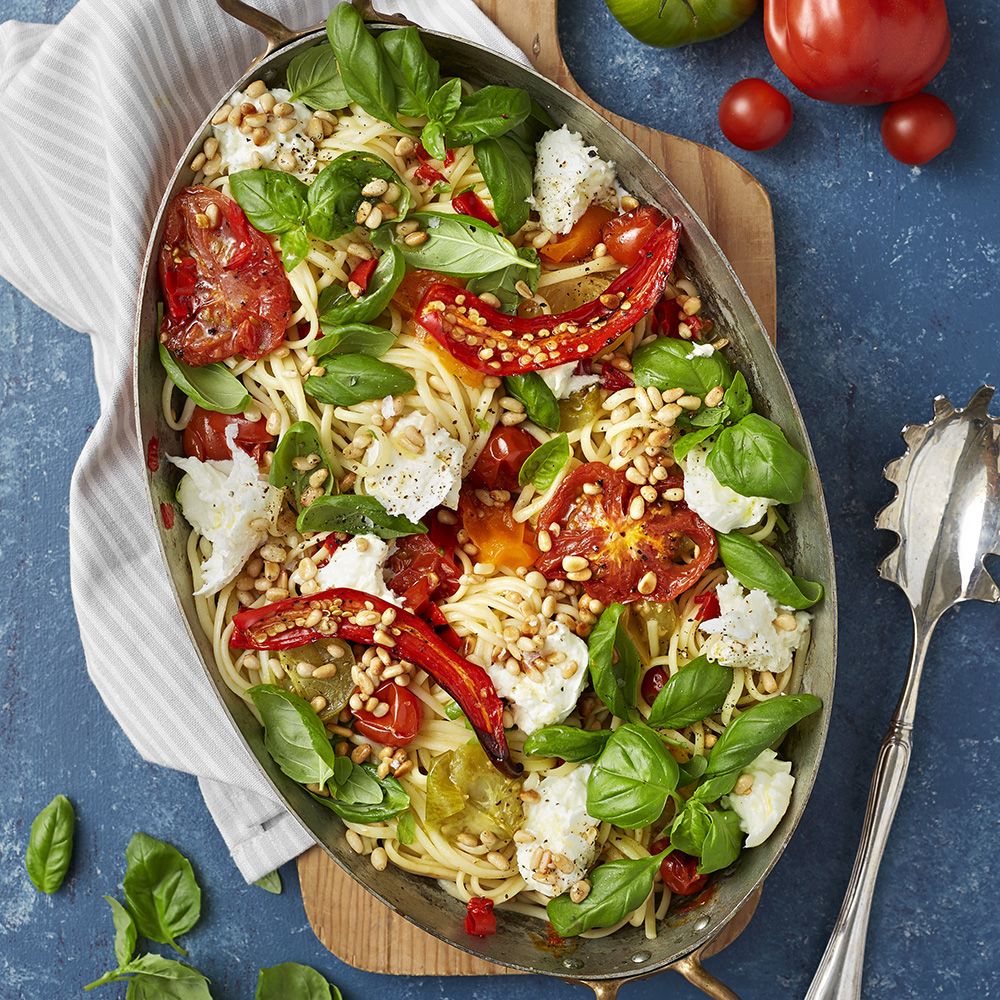 Linguine med ugnsrostade tomater och mozzarella