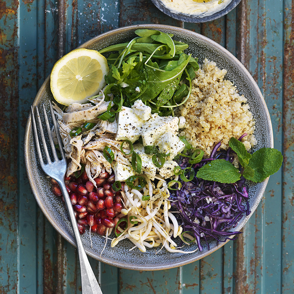 Kycklingsallad med quinoa, fetaost och granatäpple