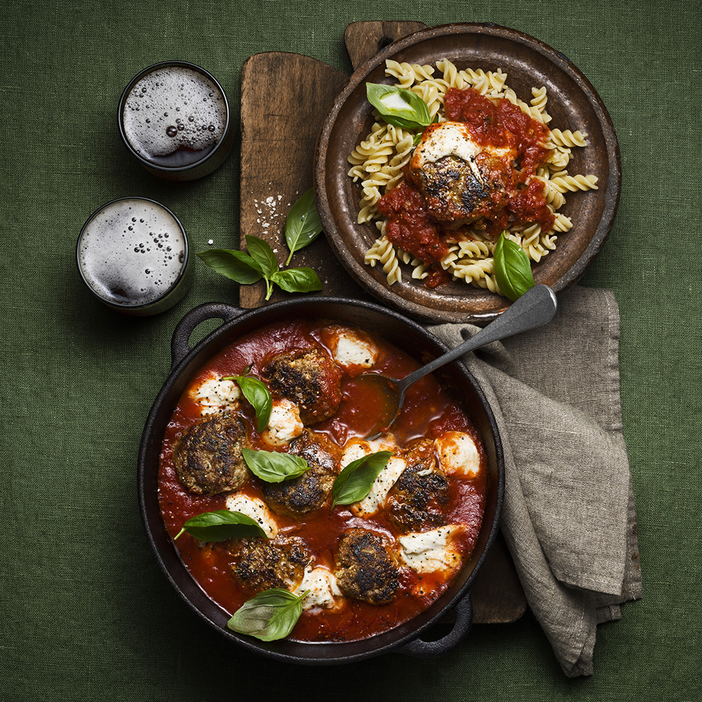 Frikadeller i tomatsås