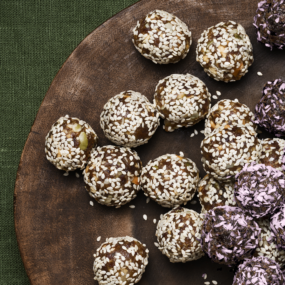 Dadelbollar med jordnötssmör