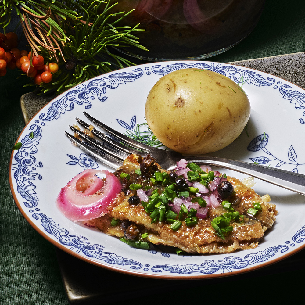 Stekt inlagd strömming med rödlök