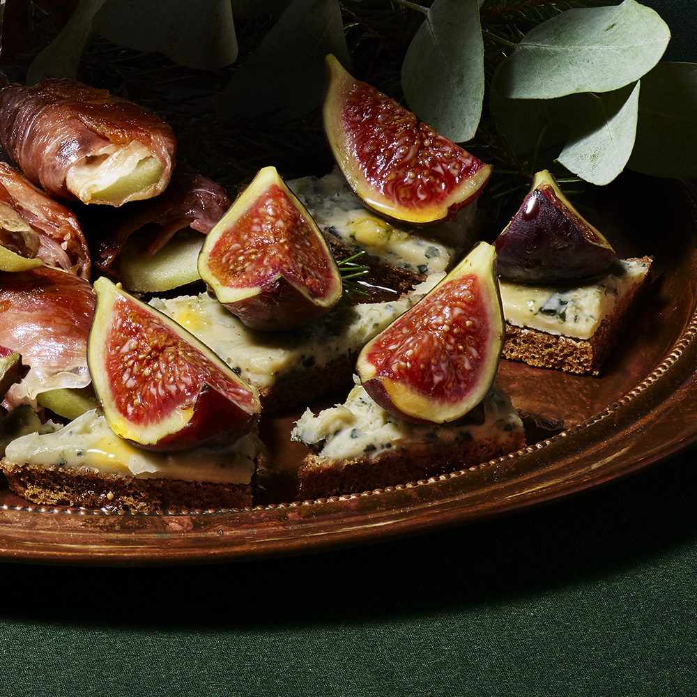 Snittar med fikon och stiltonost