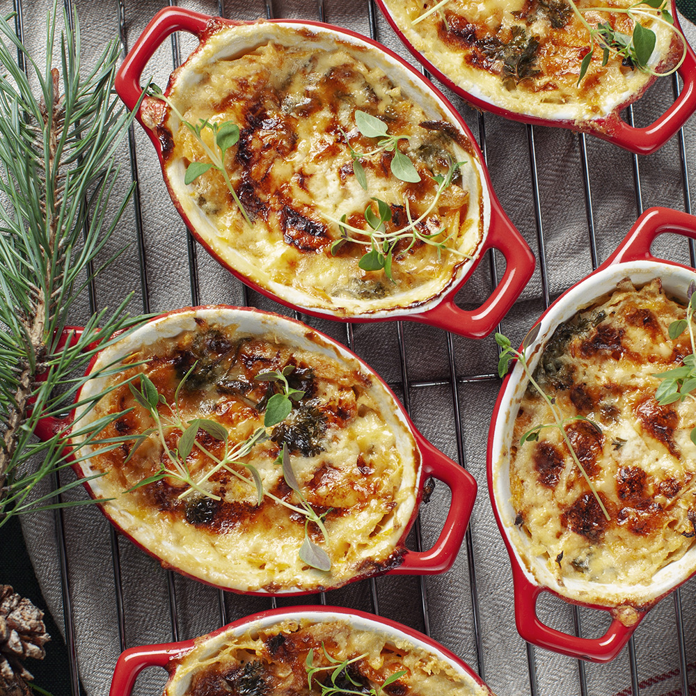 Rotfruktsgratäng med grönkål och cheddar