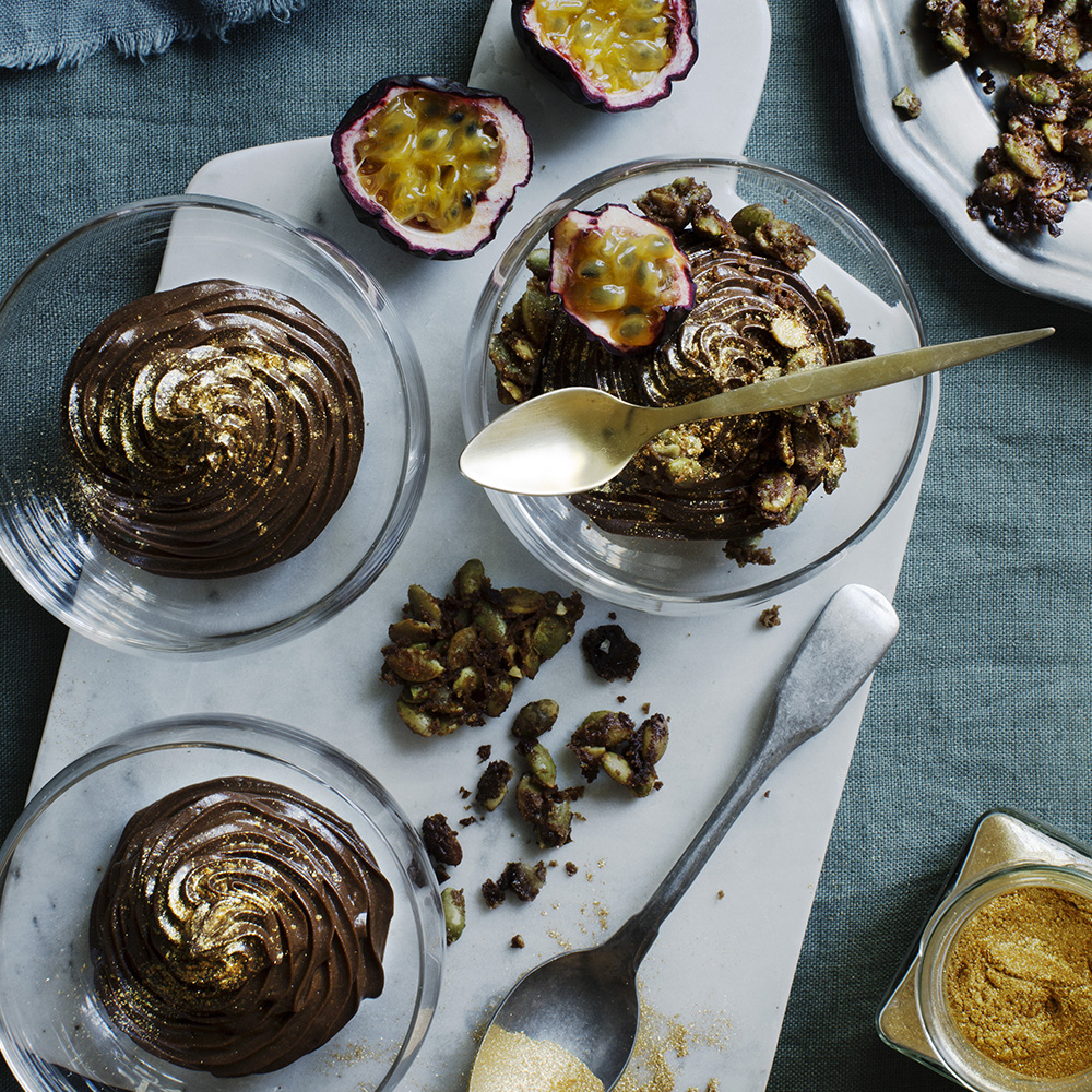 Chokladmousse på avokado med crunch