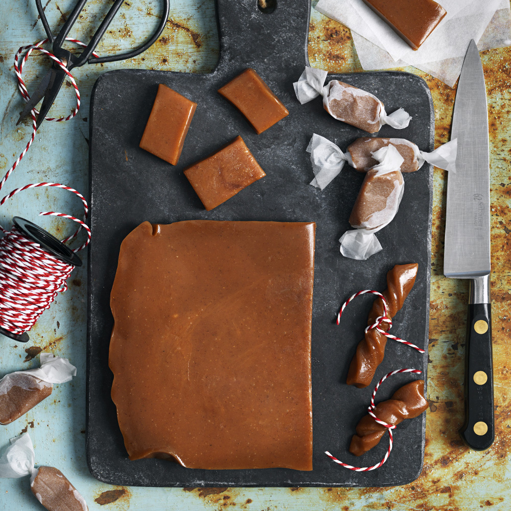 Julkola med pepparkakssmak