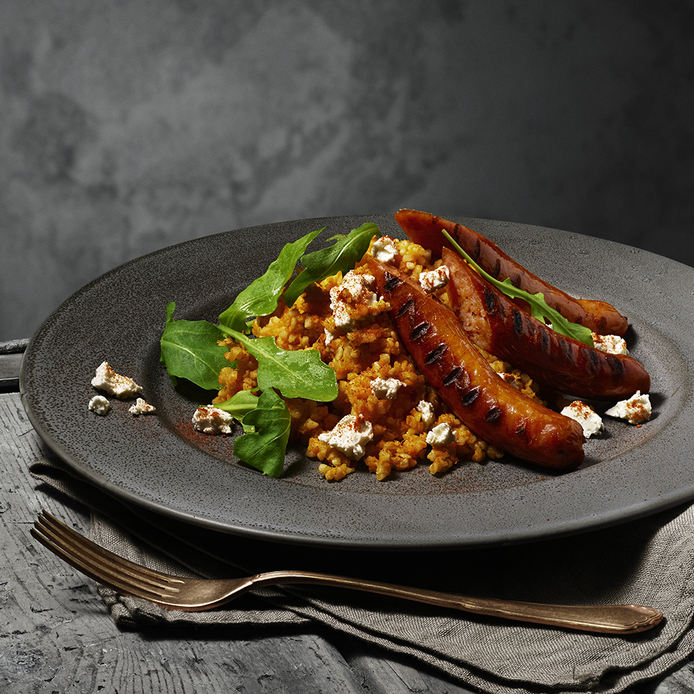 Morots- och ingefärsbulgur med kabanoss och fetaost