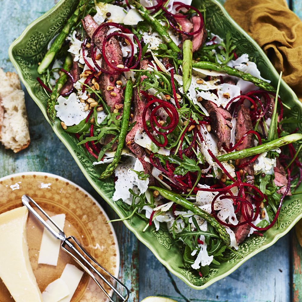 Italiensk sallad med belugalinser och grillad flankstek