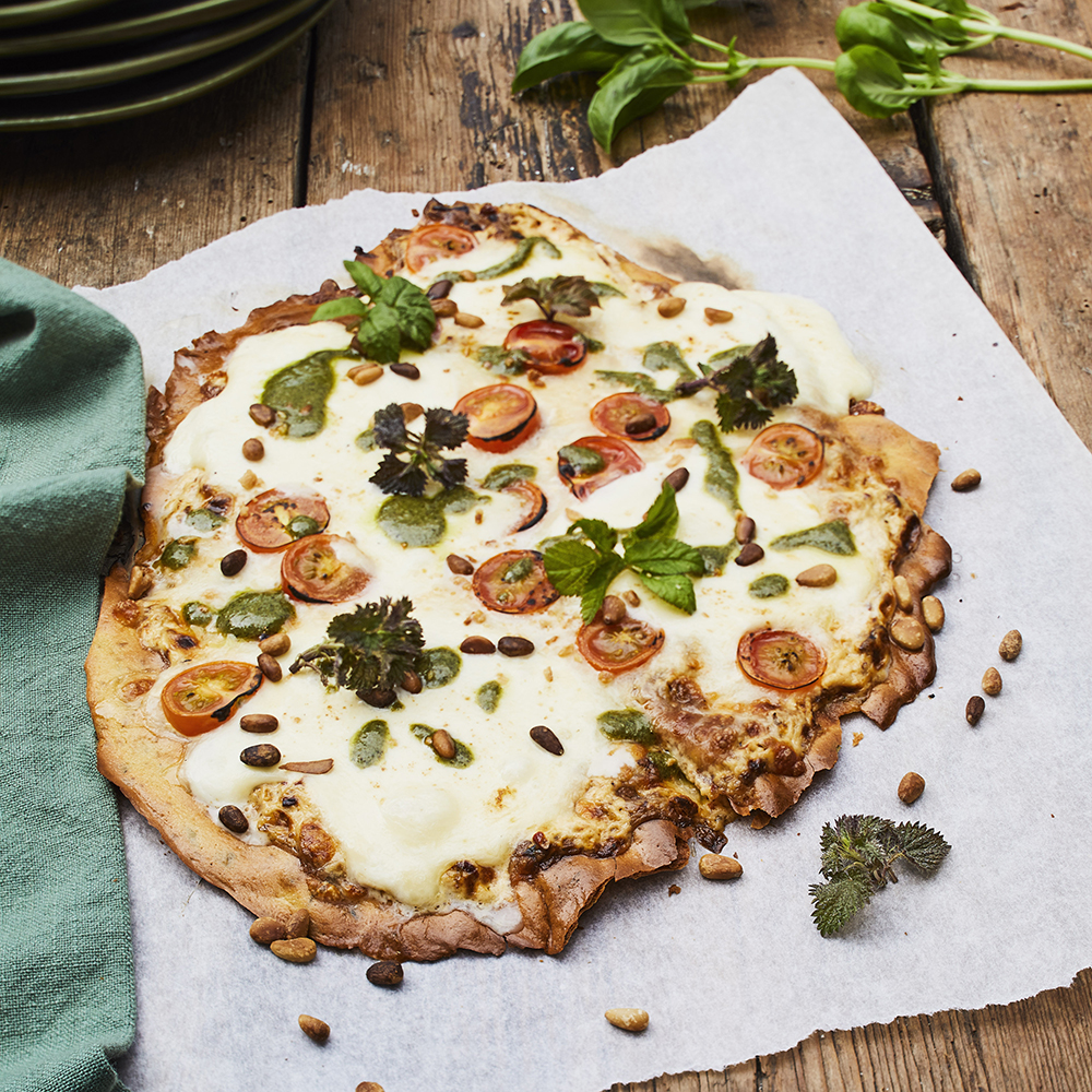 Vegopizza på kikärtsbotten