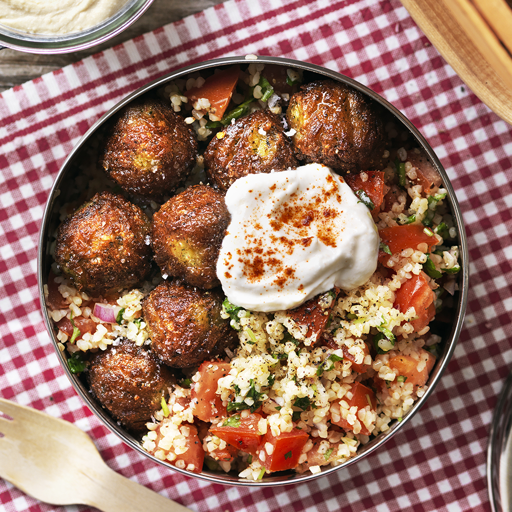Falafel-bowl med tomat- och bulgursallad