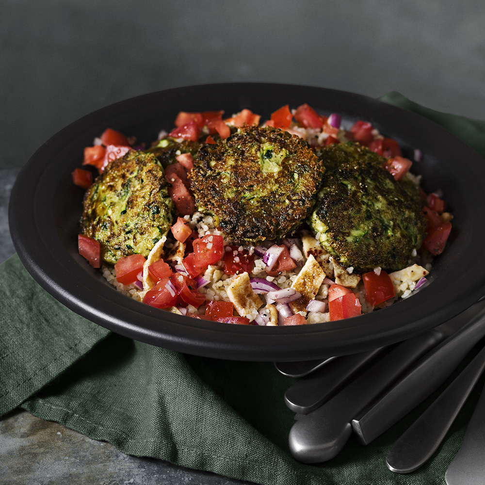 Zucchinifritters med bulgursallad