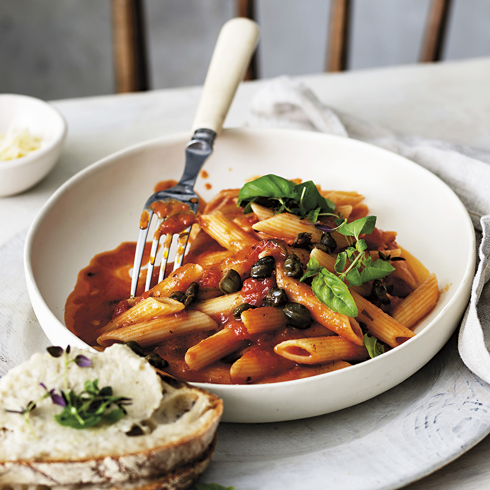 Pasta med tomatsås och brynt kaprissmör