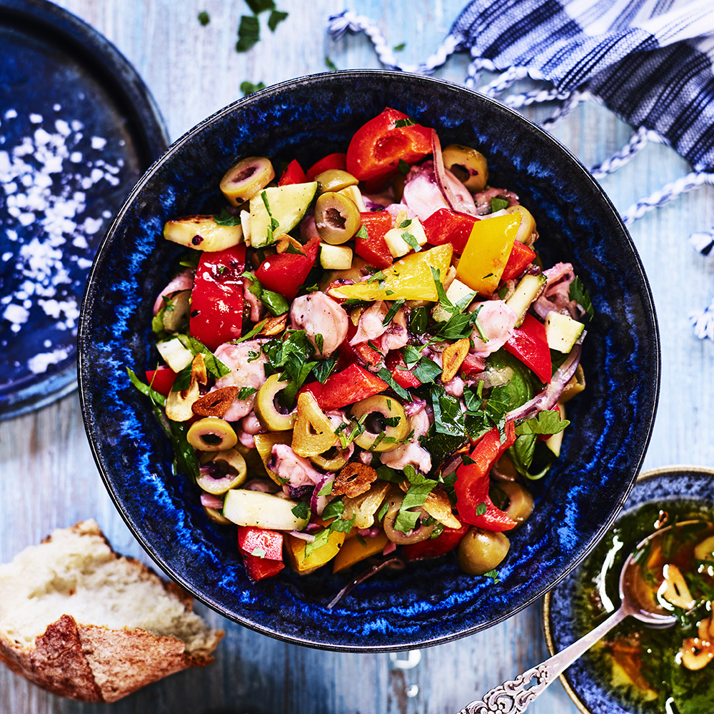 Grillade grönsaker med vitlöksfräst bläckfisk