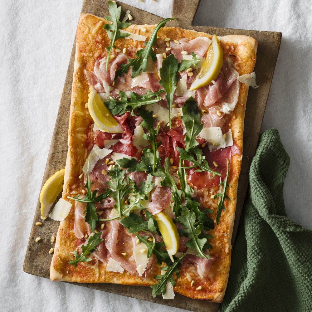 Charkpizza med parmesan och citron