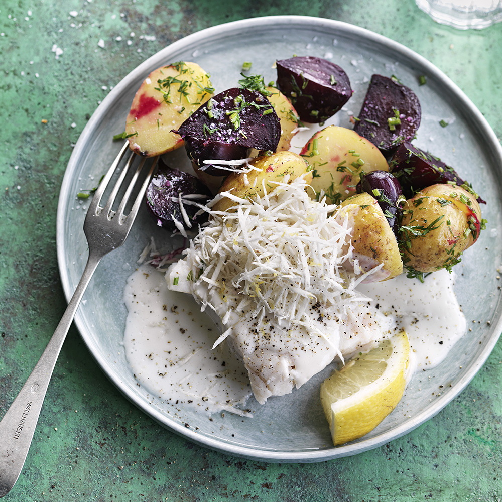 Fisk i pepparrotssås och rödbetor