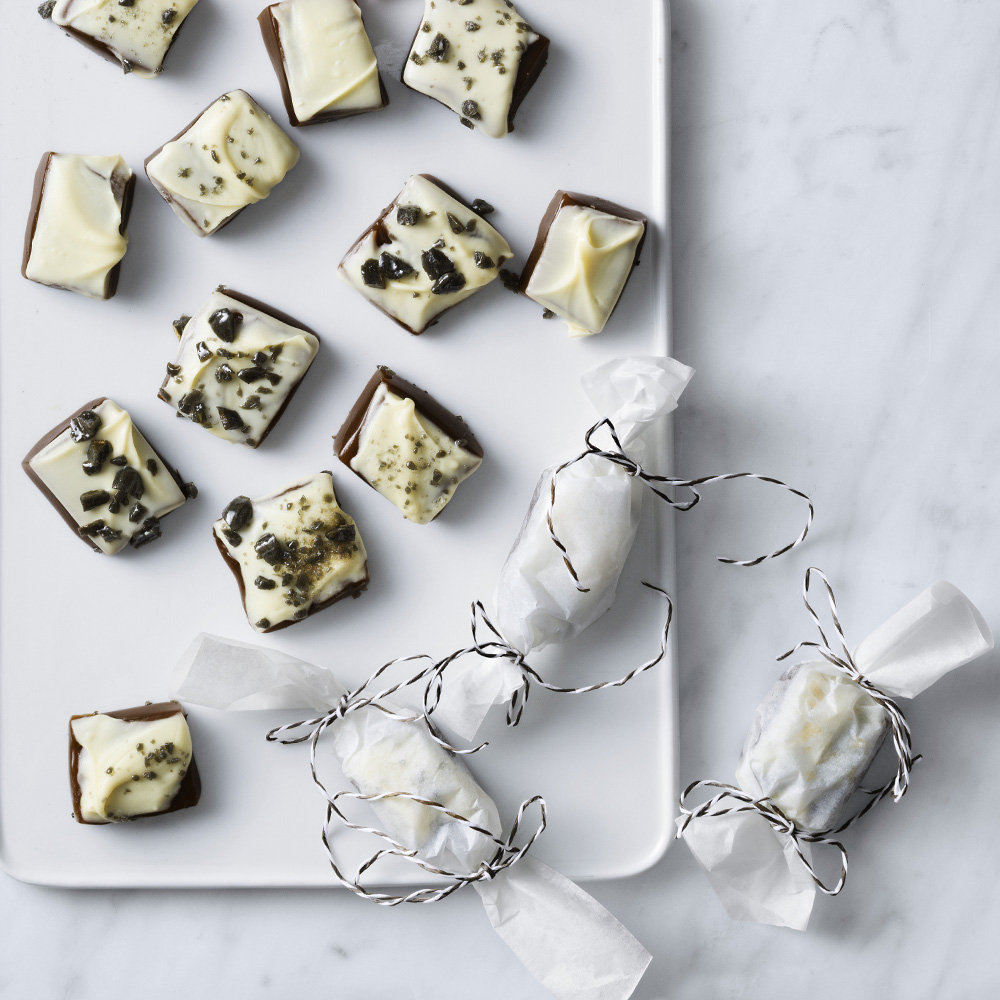 Lakritskola med vit chokladtopping