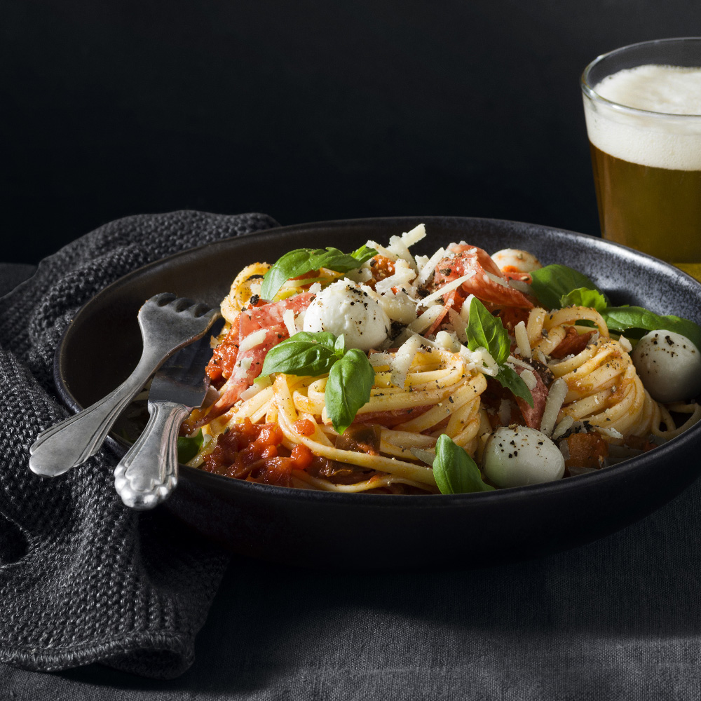 Bavettepasta med verduresås och minimozzarella