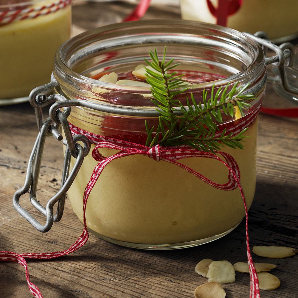 Mandelpudding med körsbärskompott