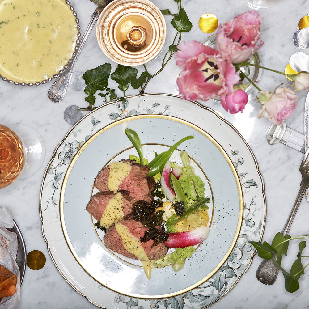 Helstekt oxfilé med ångat grönt och bearnaisesås