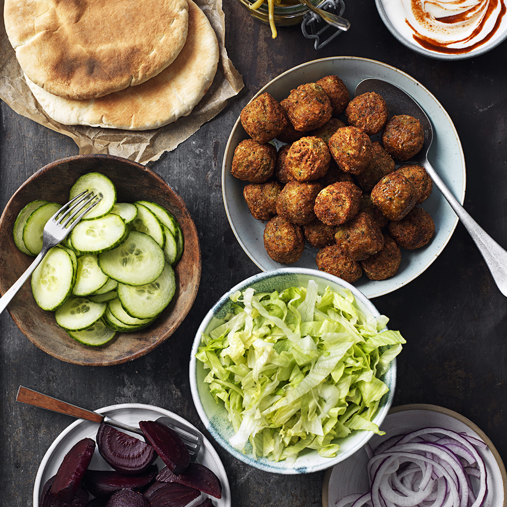 Falafel med pitabröd och rödbetor