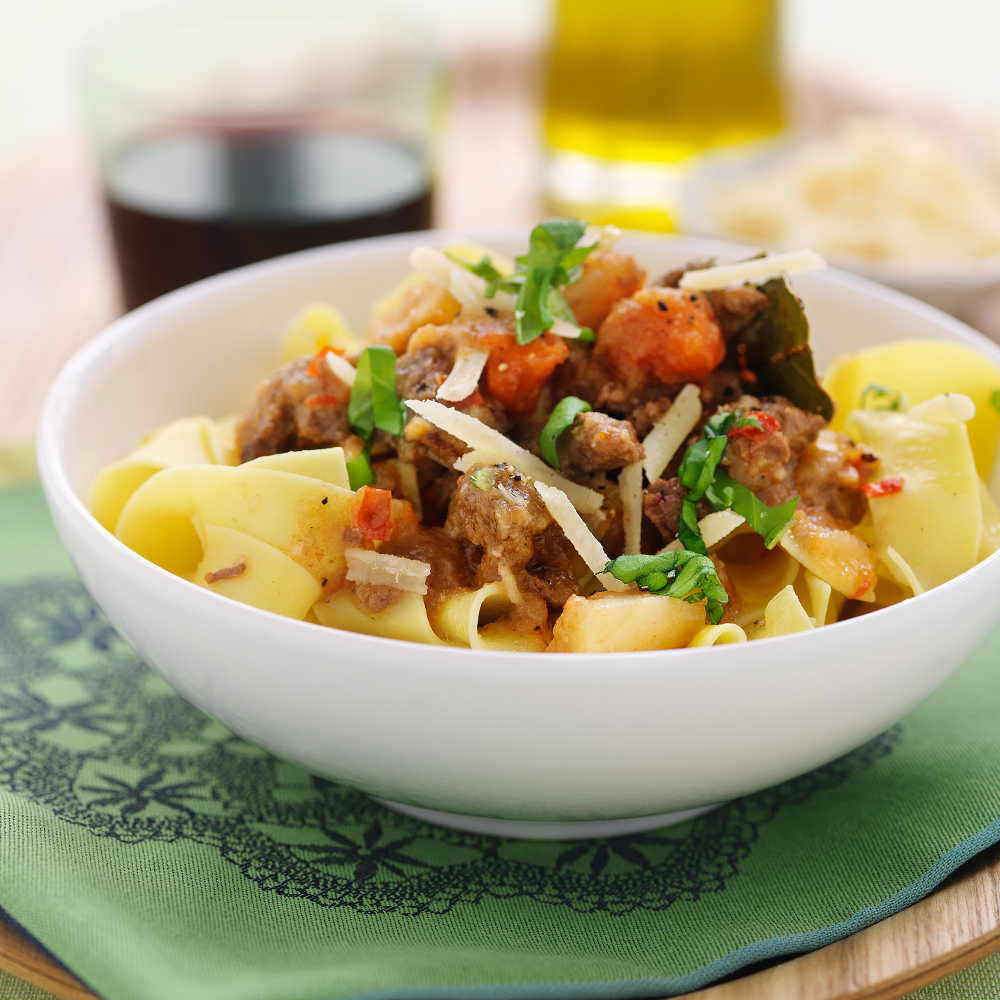 Pasta med ragu på rotfrukter och nötkött