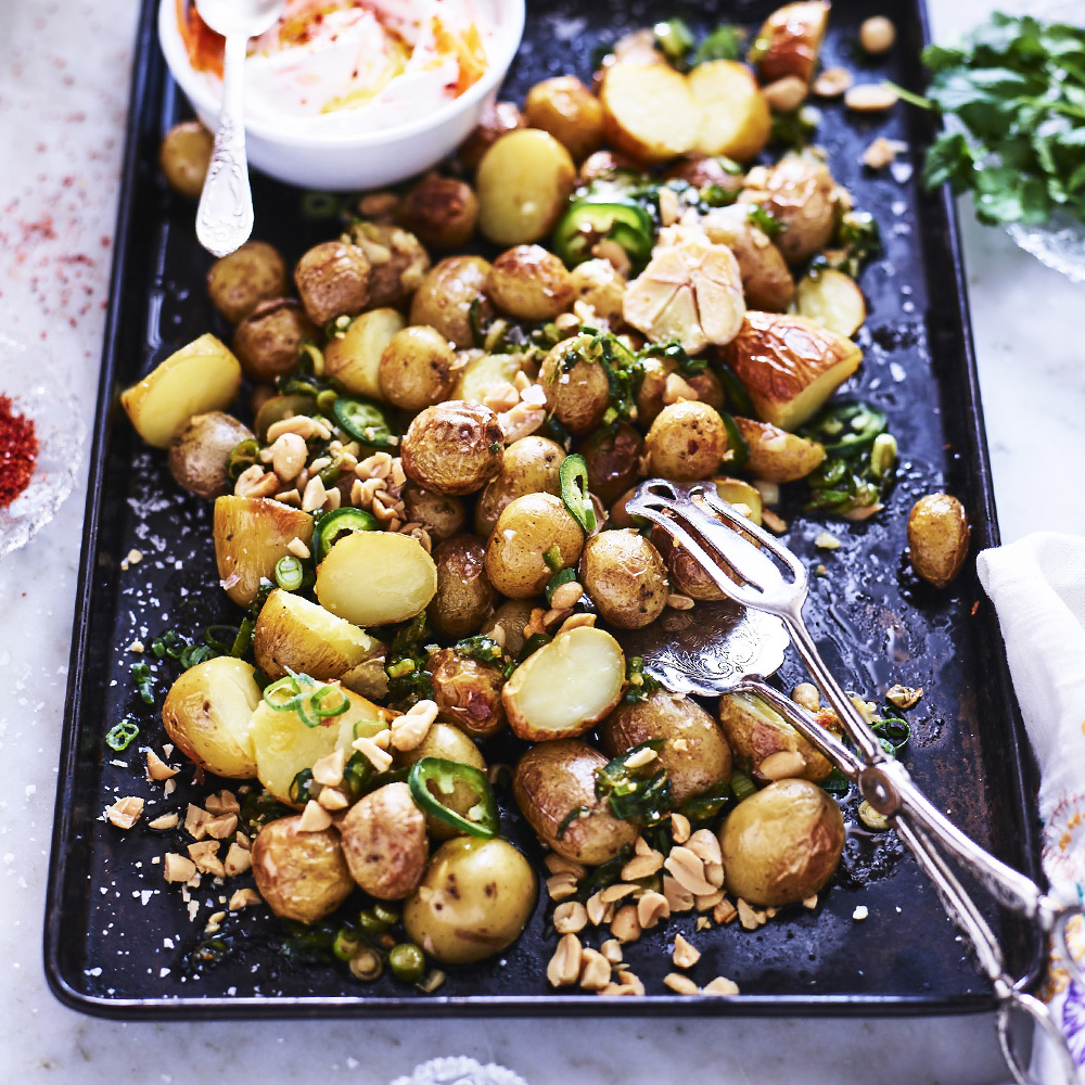 Ugnsrostad potatis med jalapeño och jordnötter
