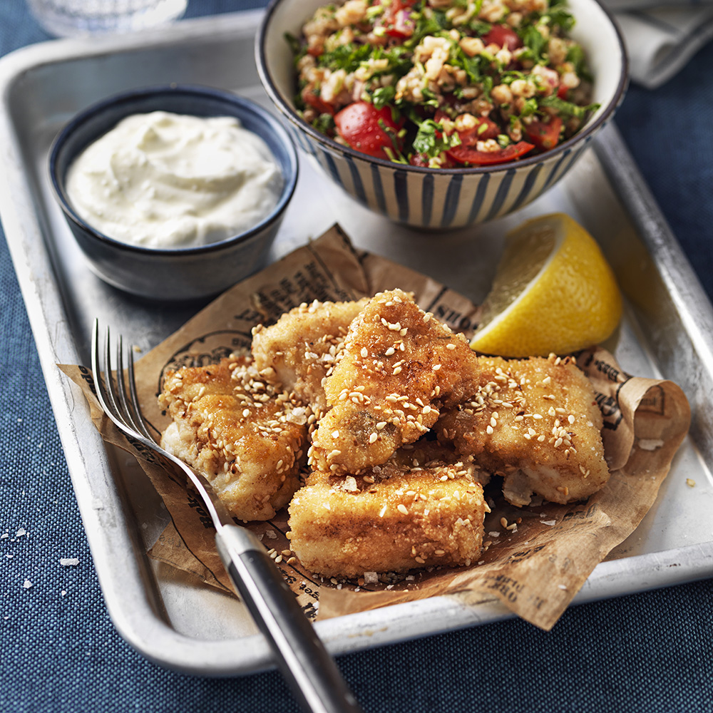 Fisknuggets med matvetesallad och fetaostyoghurt