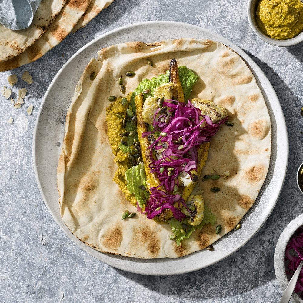 Currystekt palsternacka och blomkål med solgul hummus