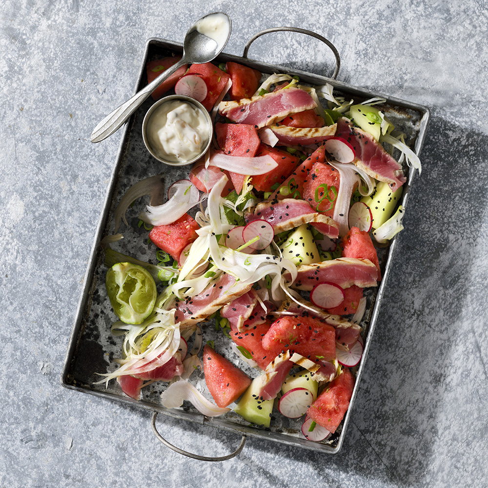 Sotad tonfisk på melonsallad