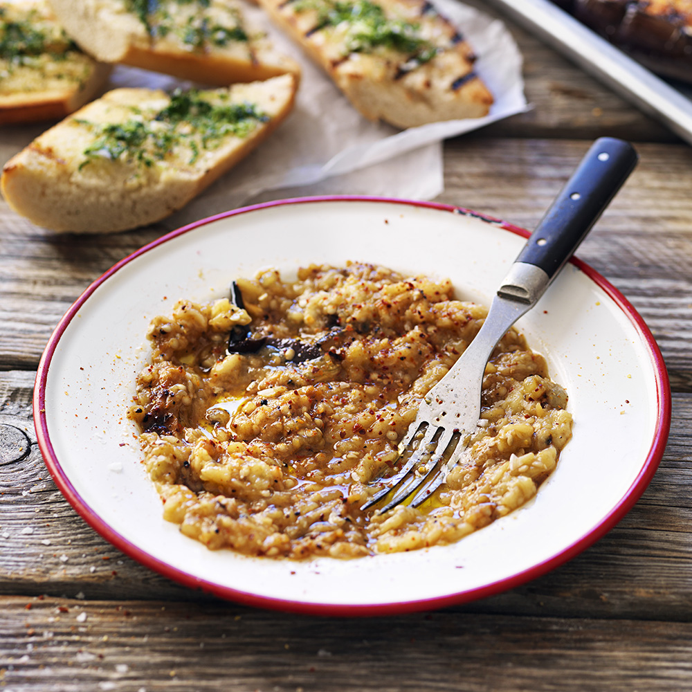 Aubergineröra med grillat vitlöksbröd