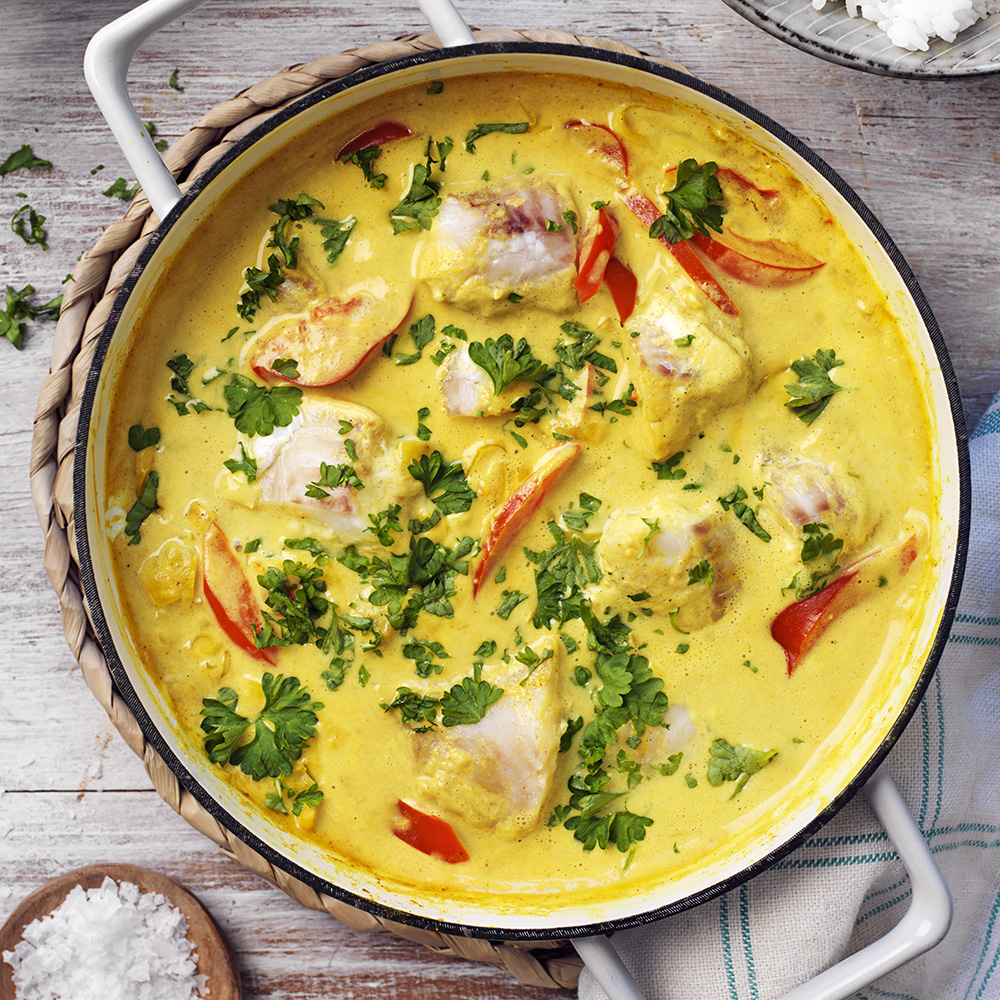 Curryfisk i krämig sås med ris