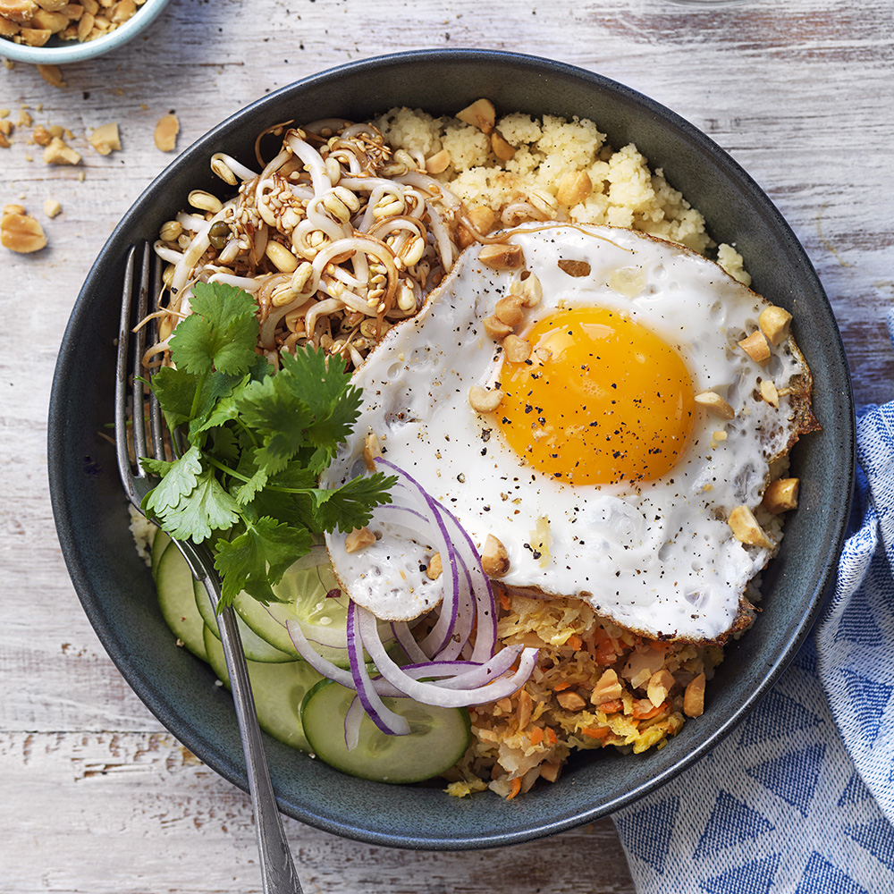 Bowl med couscous och stekt ägg