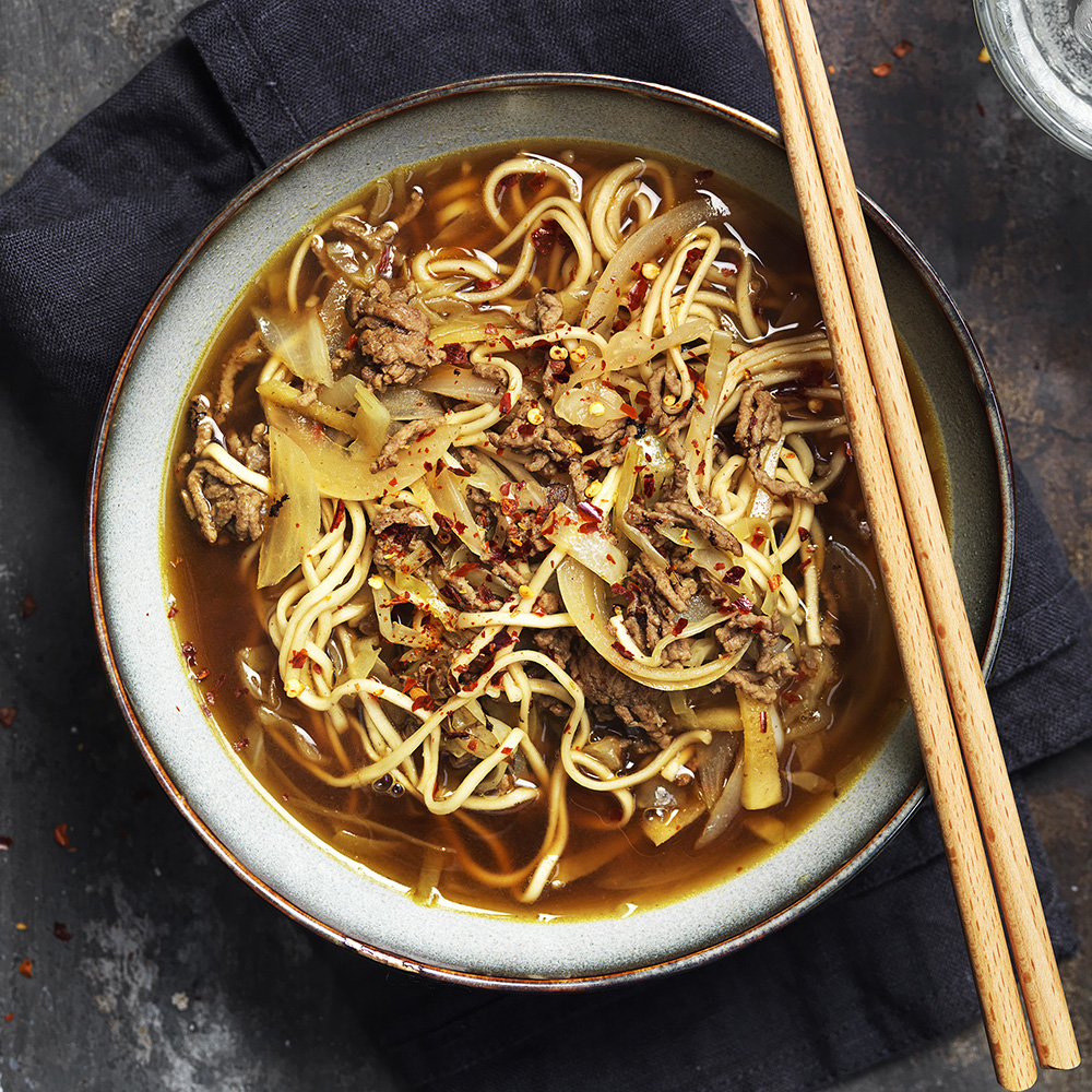 Buljongsoppa med nudlar och köttfärs