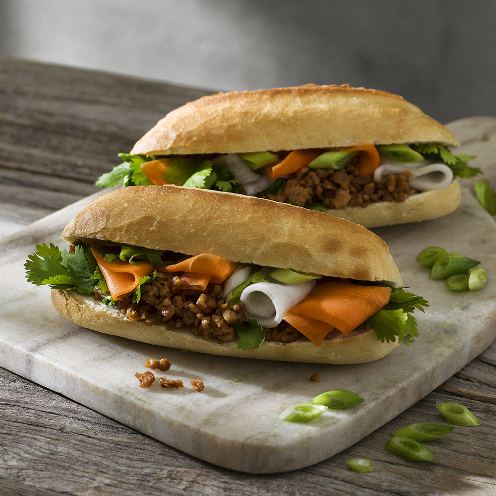 Banh mi med asiatisk färs