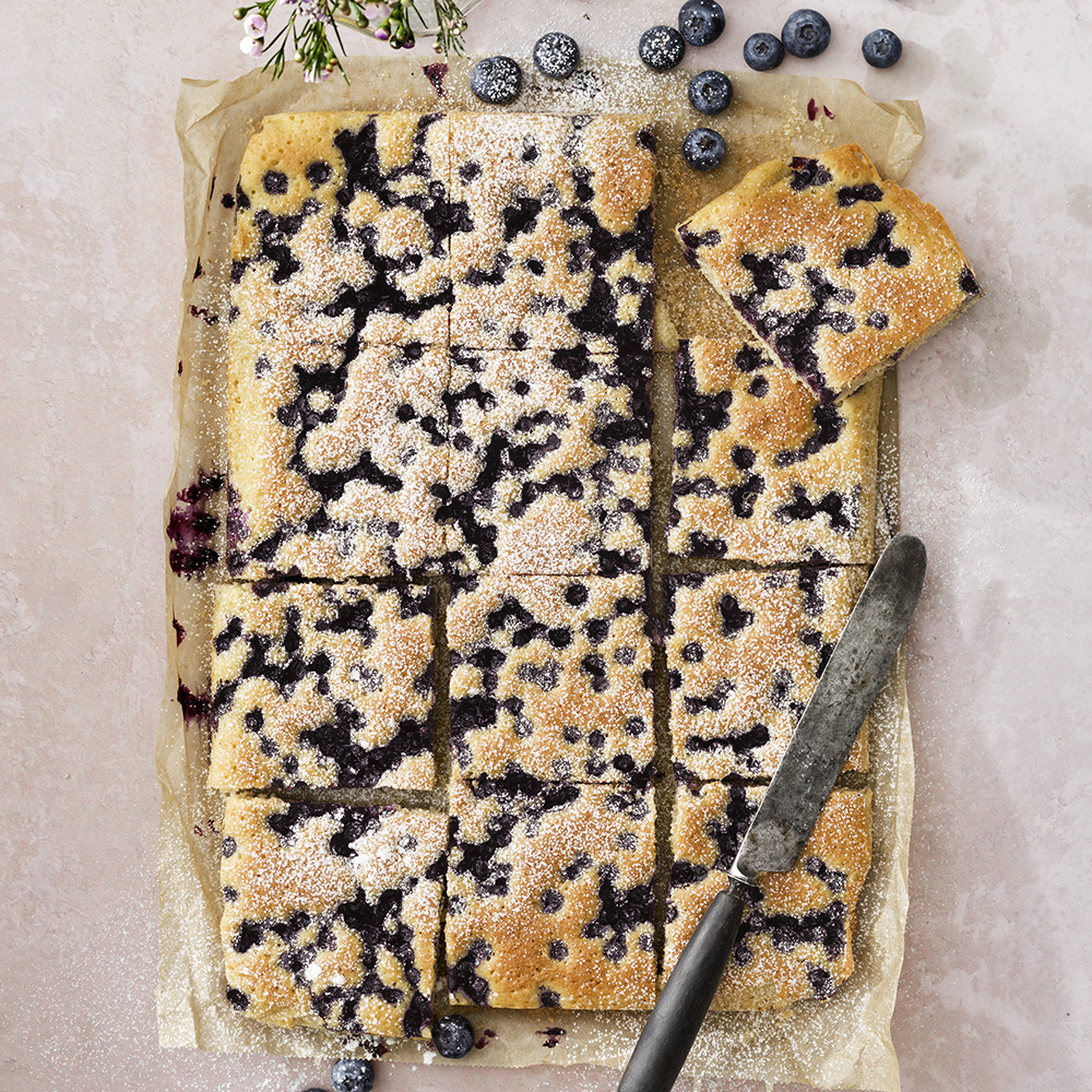 Blåbärskaka i långpanna