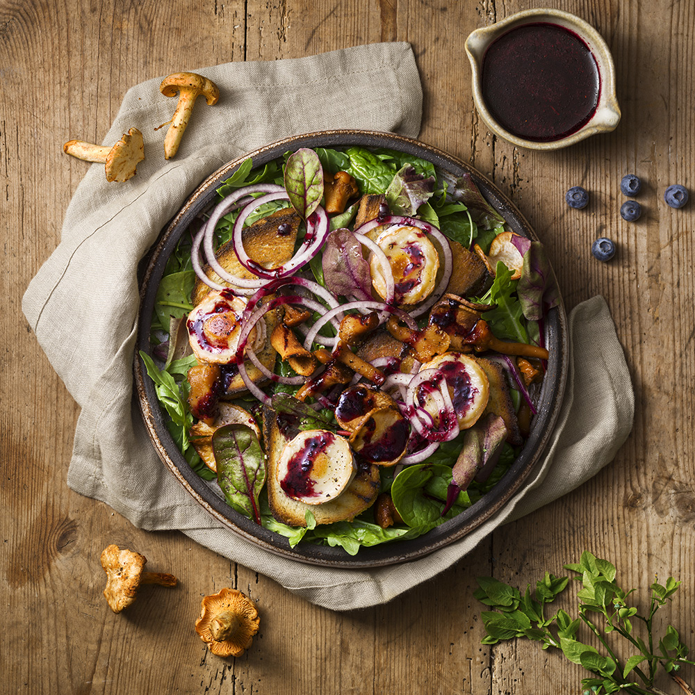 Chèvresallad med syltade kantareller