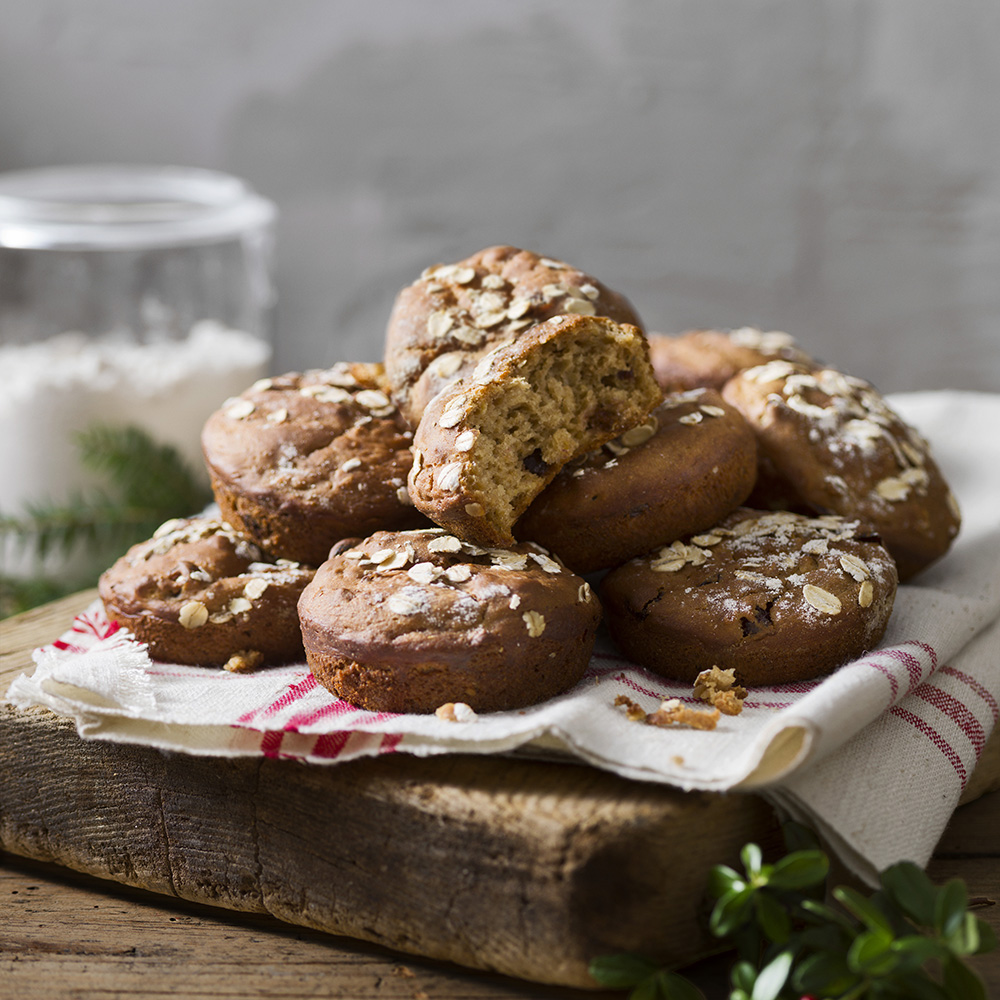 Snabbt kuvertbröd med mörk sirap och tranbär