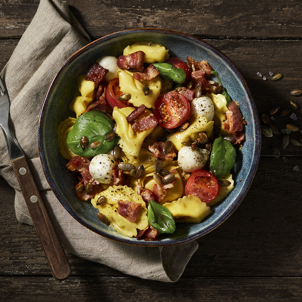 Tortellini med bacon och mozzarella