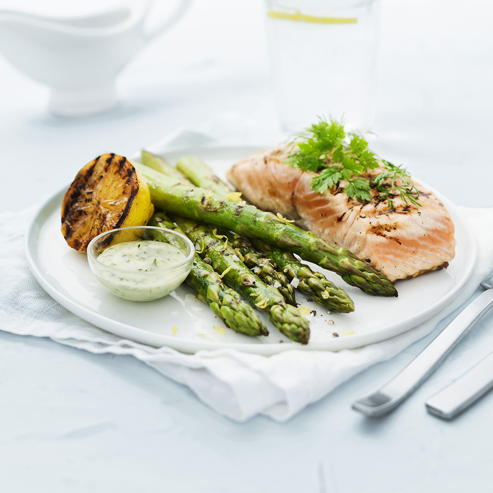 Grillad laxbit med dillmajonnäs