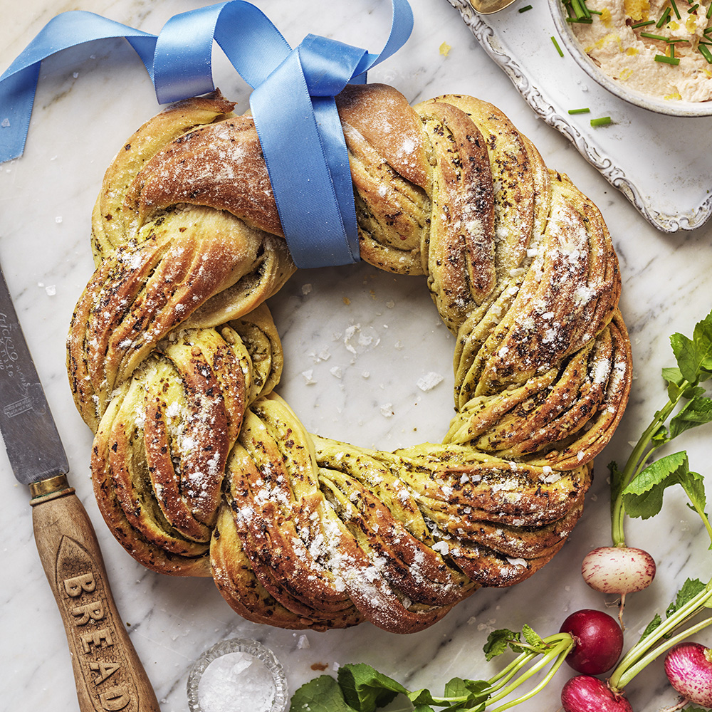 Brödkrans med pestofyllning