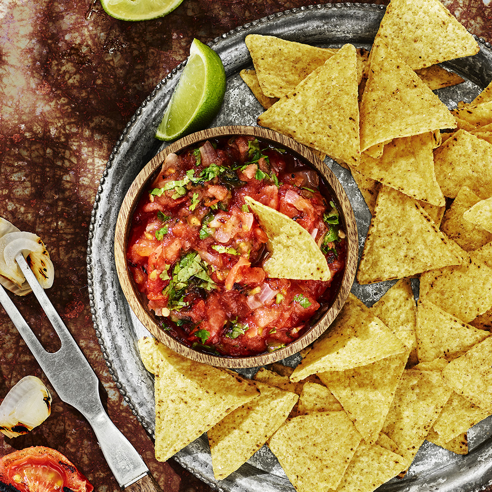 Het salsa med nachos