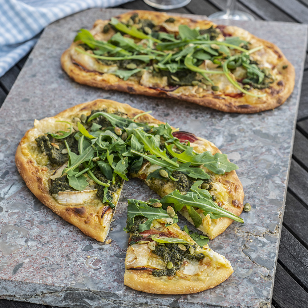 Pizza med chèvre och betor