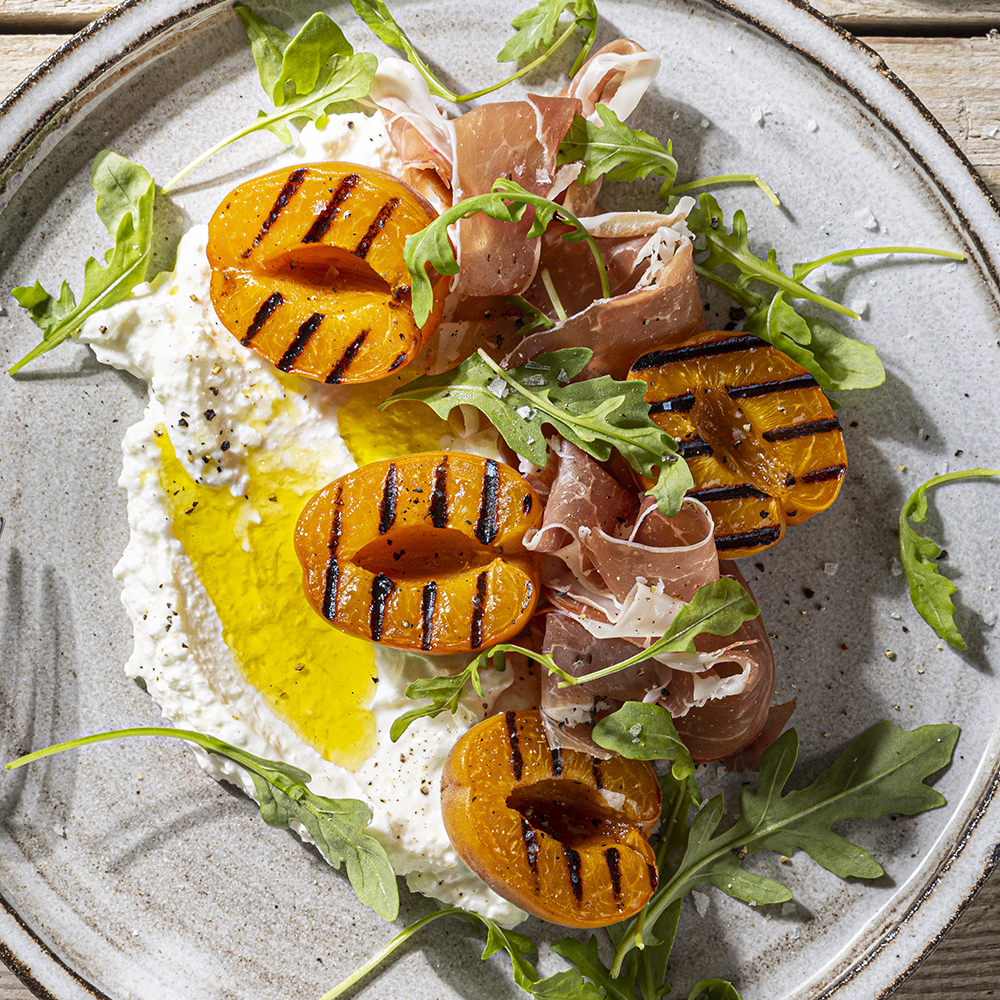 Grillade aprikoser med fetaostkräm