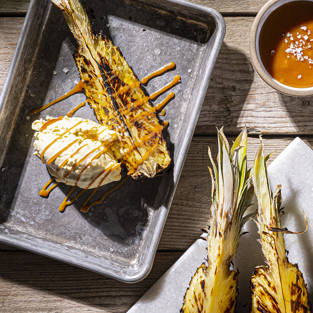 Grillad ananas med kolasås